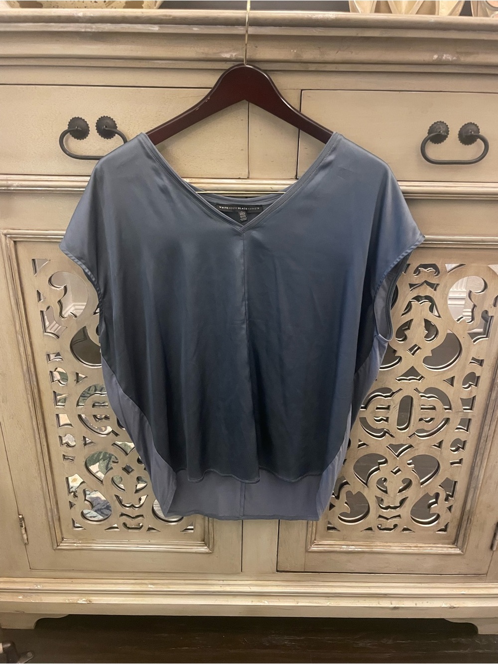 Lightweight V-Neck Women's Top in Slate Blue - White House Black Market